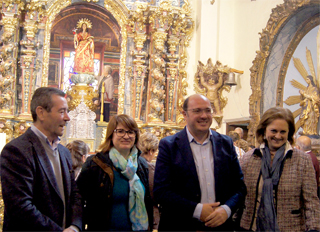 Santa Eulalia vuelve a su retablo y camarn restaurados en una romera extraordinaria